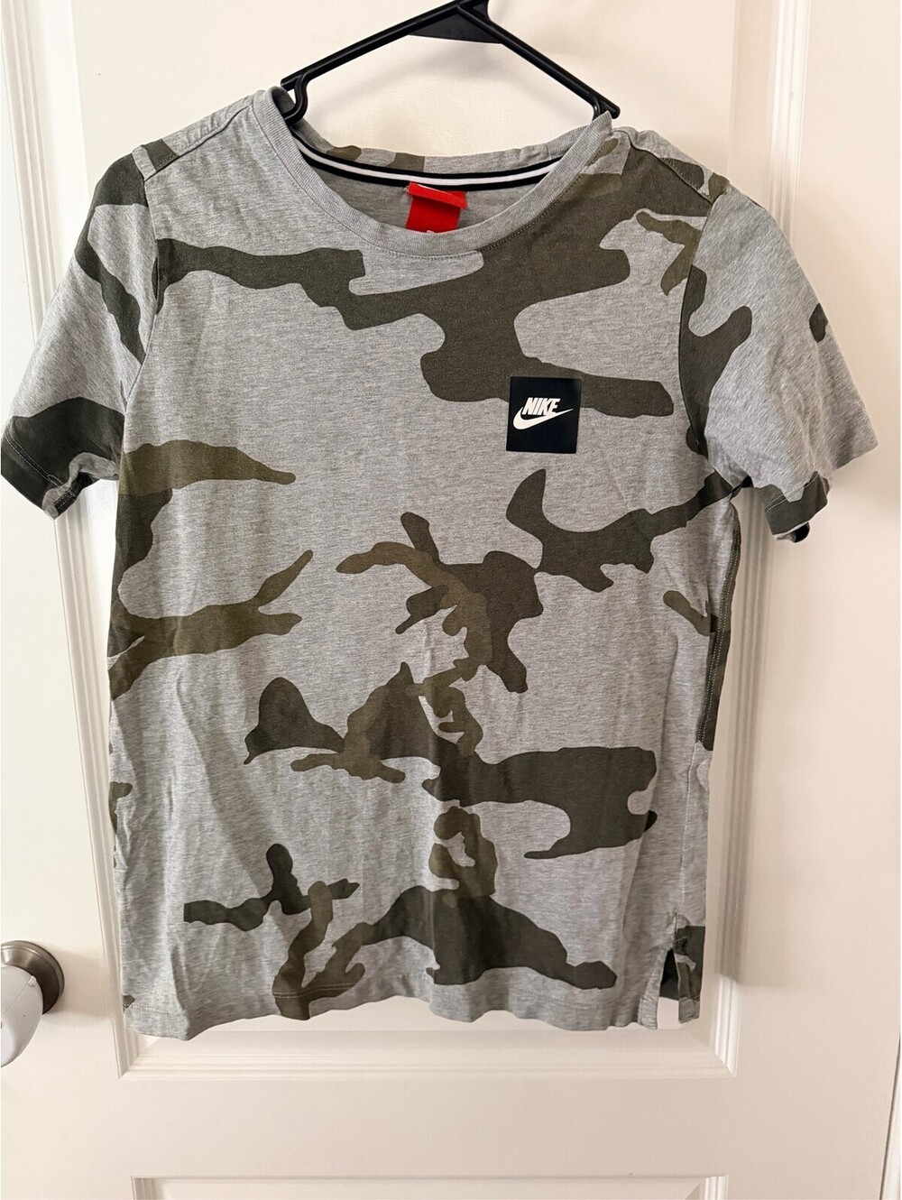 Nike Boys Camo Graphic T-Shirt Short Sleeve Gray Crew Neck Shirt (0009)